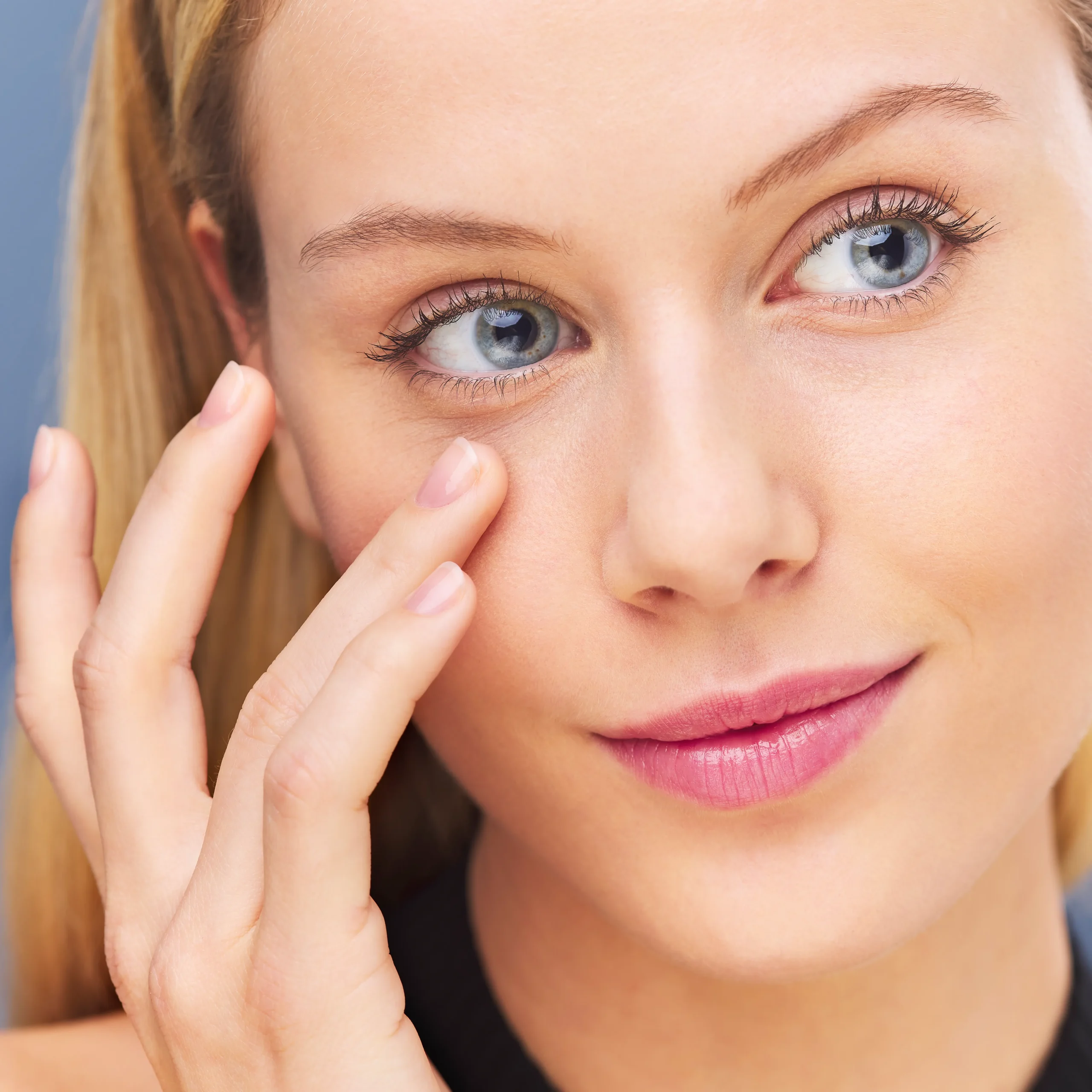 ¿Por qué el contorno de ojos es tan diferente al resto del rostro?